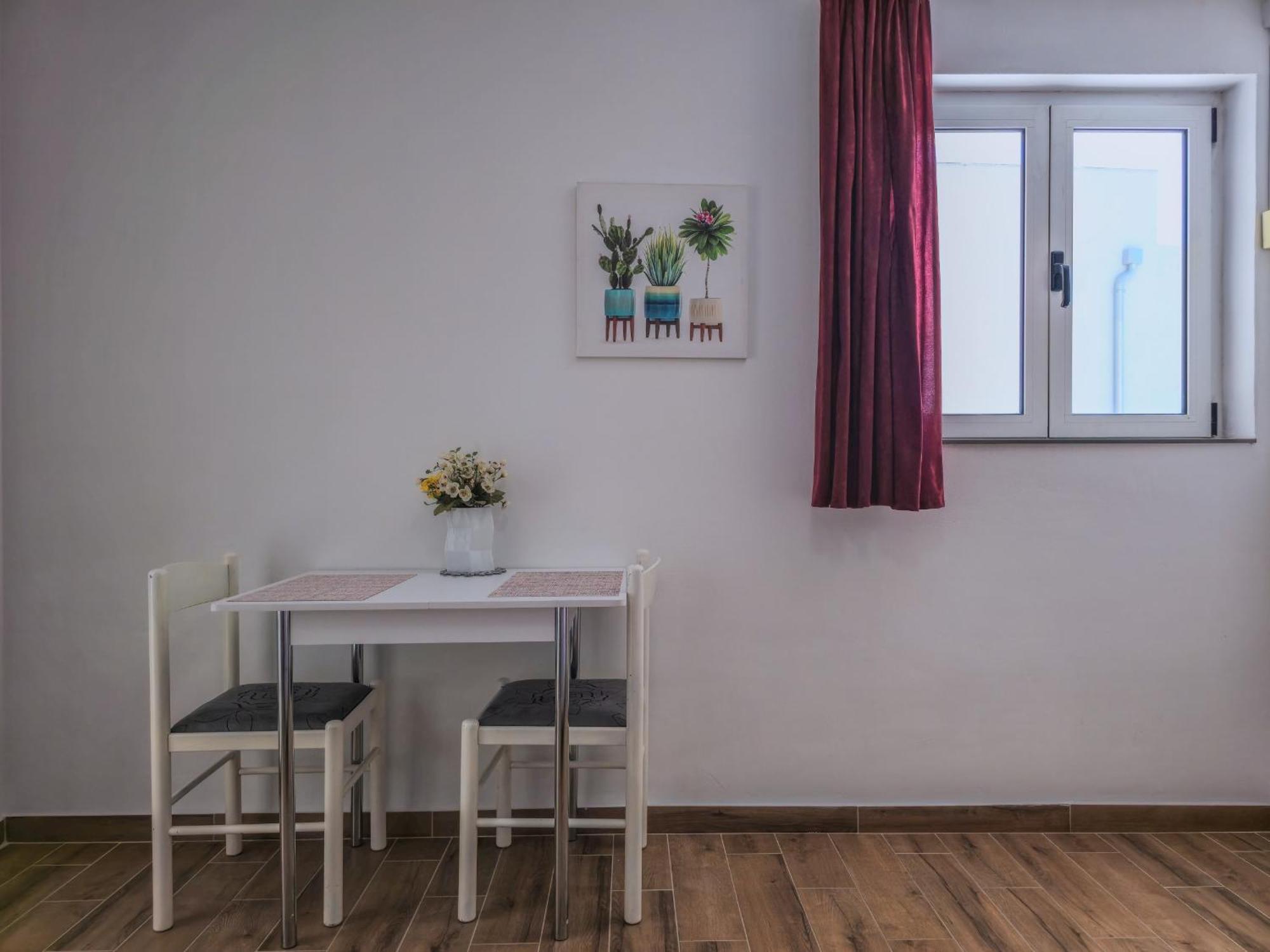 Apartments Neda โอมิช ภายนอก รูปภาพ