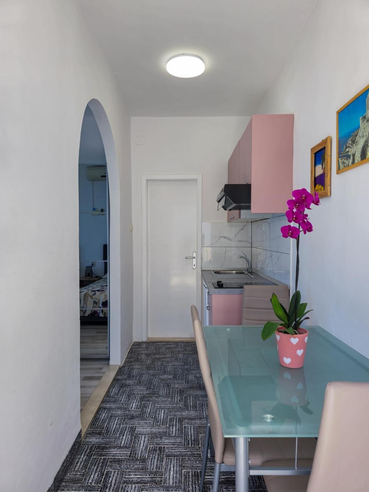 Apartments Neda โอมิช ห้อง รูปภาพ