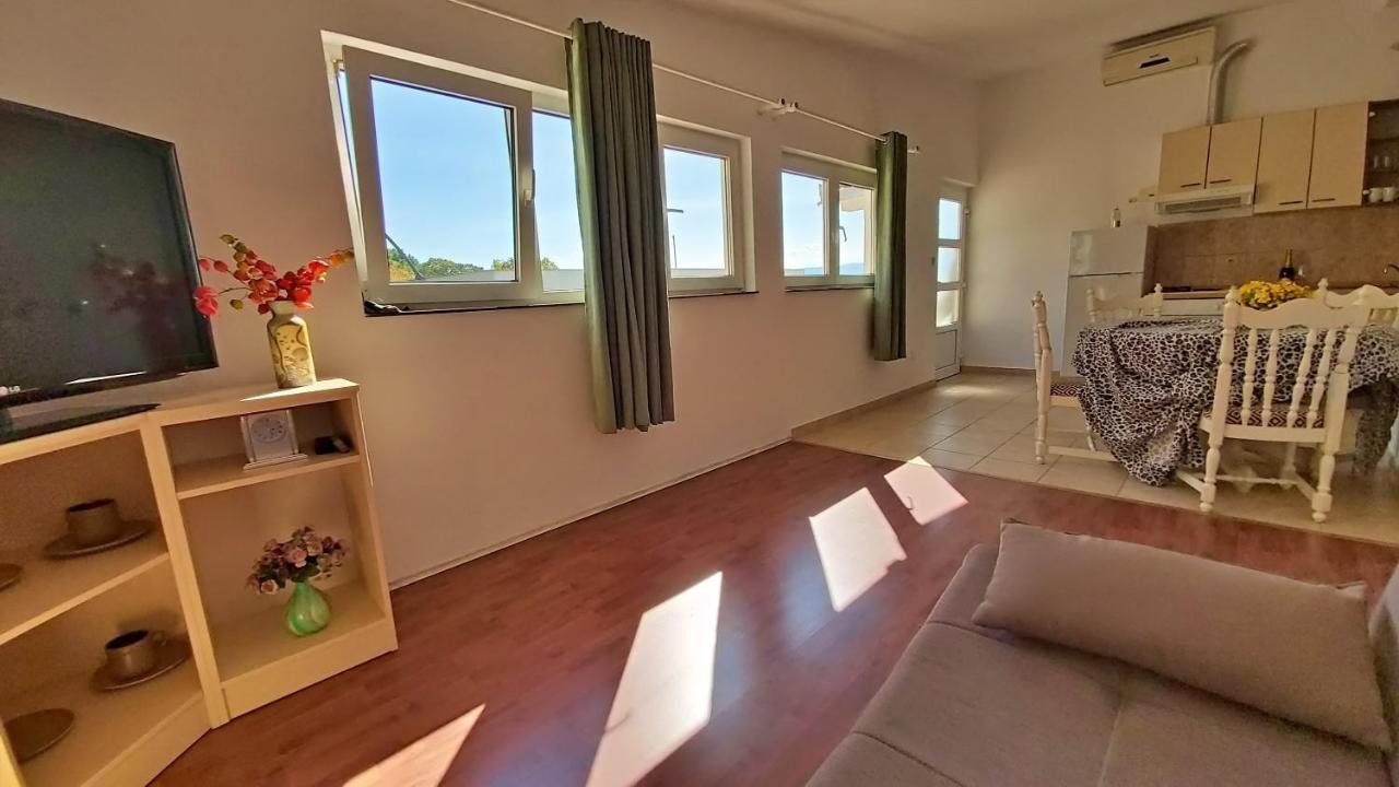 Apartments Neda โอมิช ภายนอก รูปภาพ