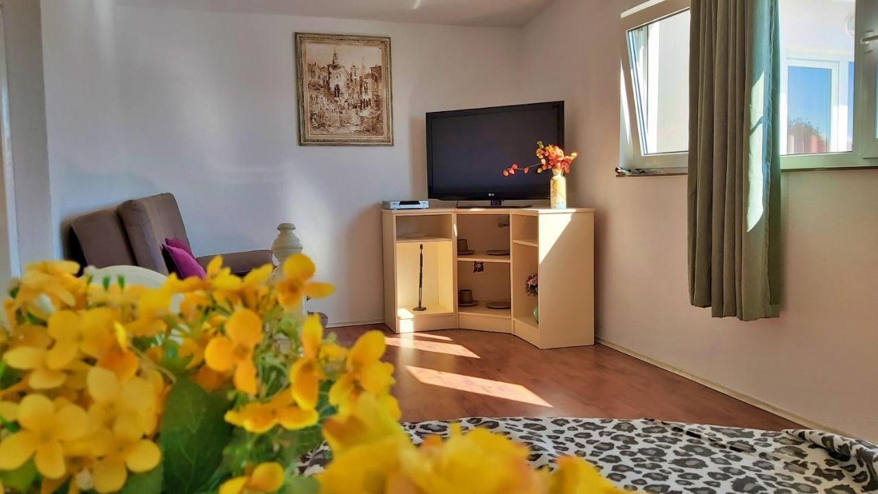 Apartments Neda โอมิช ภายนอก รูปภาพ